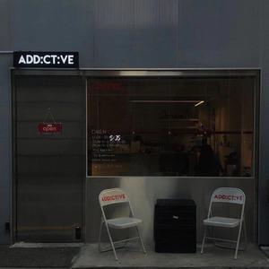 上课太硬女同桌帮我自慰
