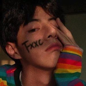 上课太硬女同桌帮我自慰
